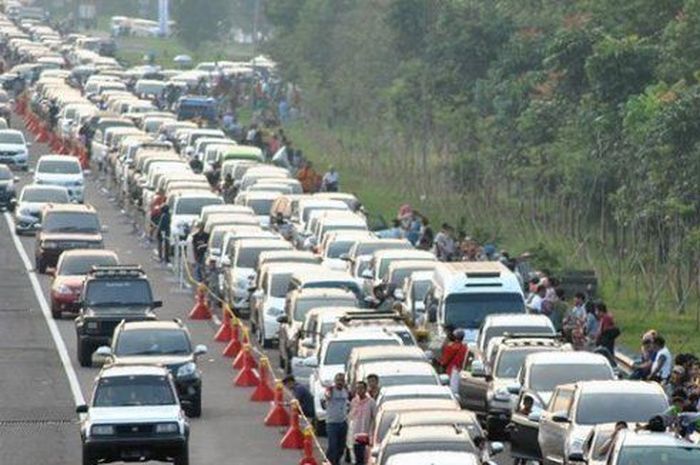 Ilustrasi ribuan kendaraan mudik ke kampung halaman.