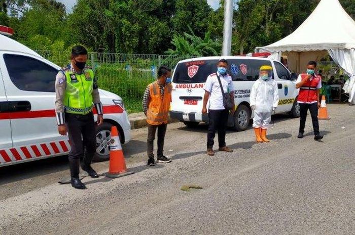 PT Hutama Karya bekerja sama dengan pihak kepolisian telah menetapkan berbagai titik penyekatan kendaraan pribadi di Jalan Tol Trans Sumatera (JTTS). 