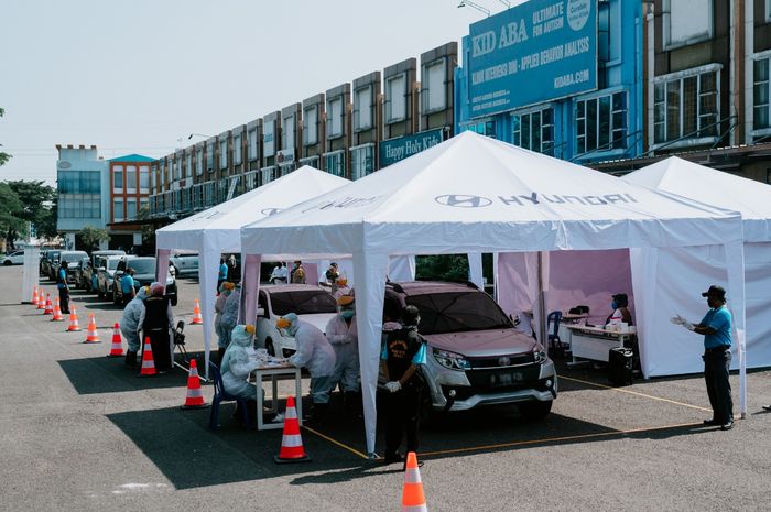 PT Hyundai Motor Manufacturing Indonesia (HMMI) membantu Pemerintah Provinsi Jawa Barat implementasikan tes cepat dengan metode Drive-Thru di Tambun, Bekasi.