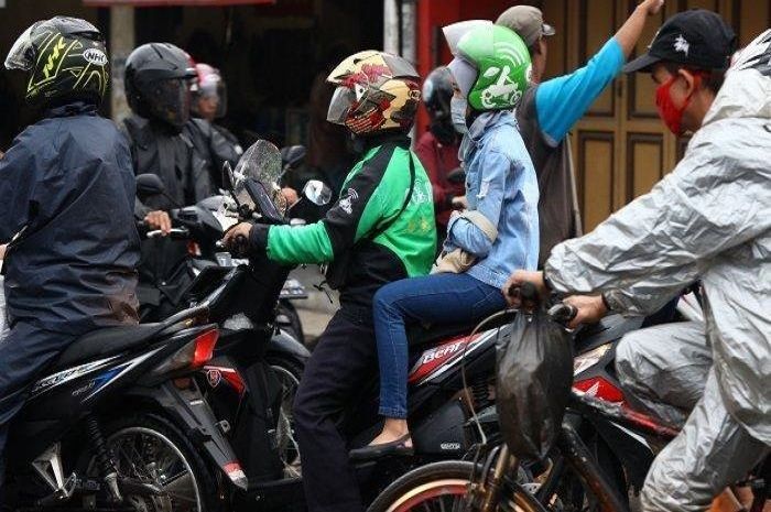 Ilustrasi driver ojek online. PSBB Surabaya melarang driver ojol membawa penumpang.