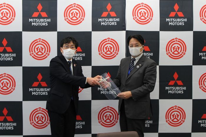 Mitsubishi Motors Corporation (MMC) produksi alat pelindung wajah di Jepang.