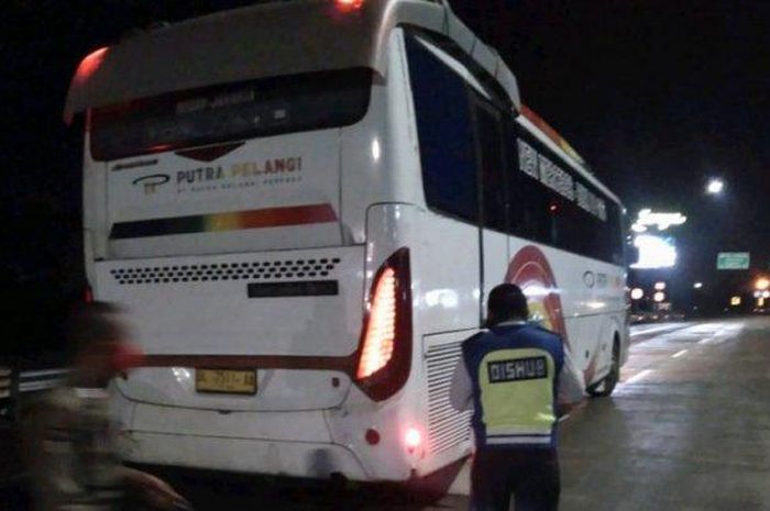 Bus AKAP masih ada yang bisa menyeberang dari Jawa ke Sumatera meski sudah ada pelarangan mudik