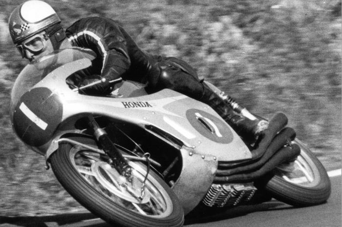 Mike Hailwood dengan Honda di tahun 1967