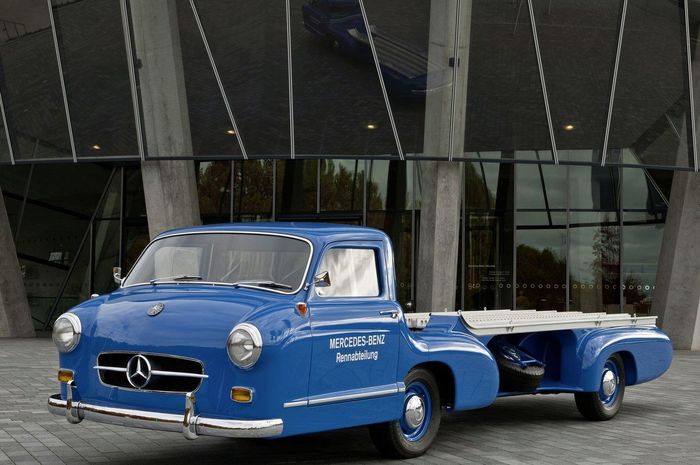 Blue Wonder, Mercedes-Benz high-speed racing car transporter