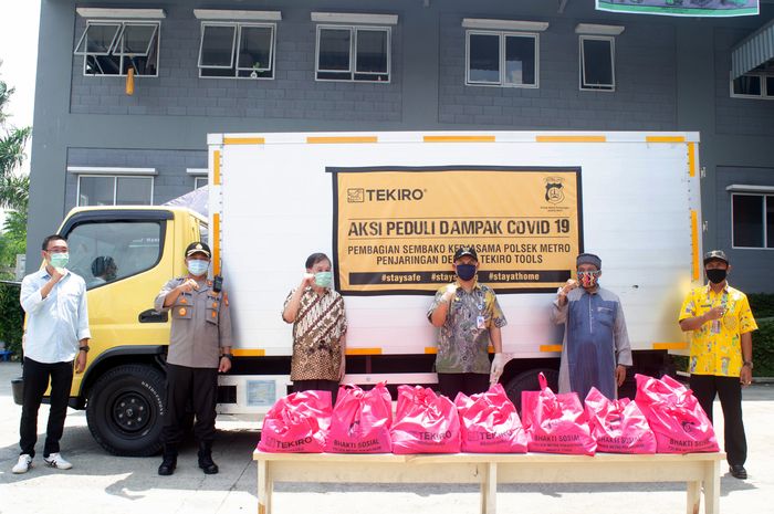 Tekiro Tools bagikan ribuan paket sembako kepada warga sekitar