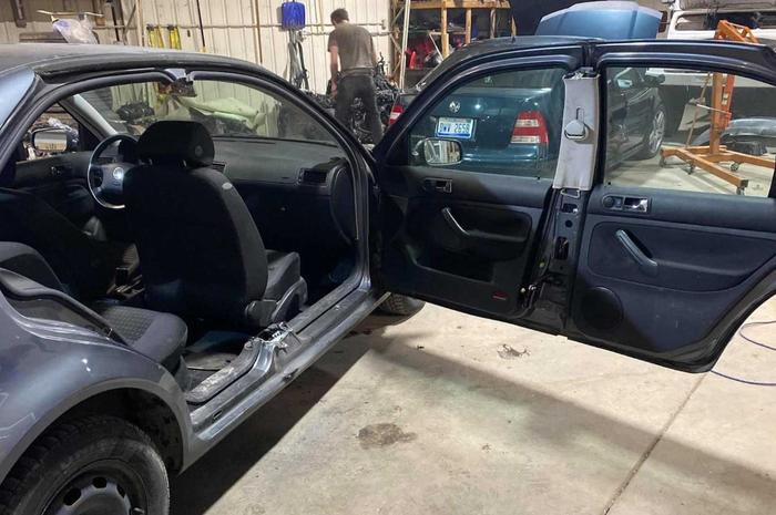  Pintu depan dan belakang yang digambungkan kemudian menghasilkan dua pintu ini