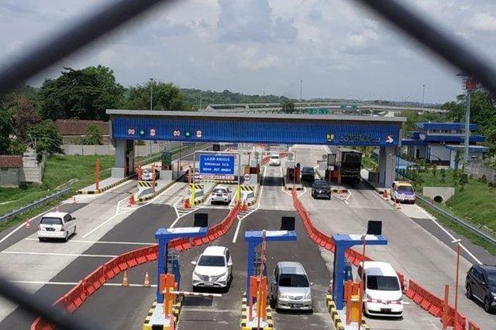 kondisi arus lalu lintas di Tol Solo-Ngawi.