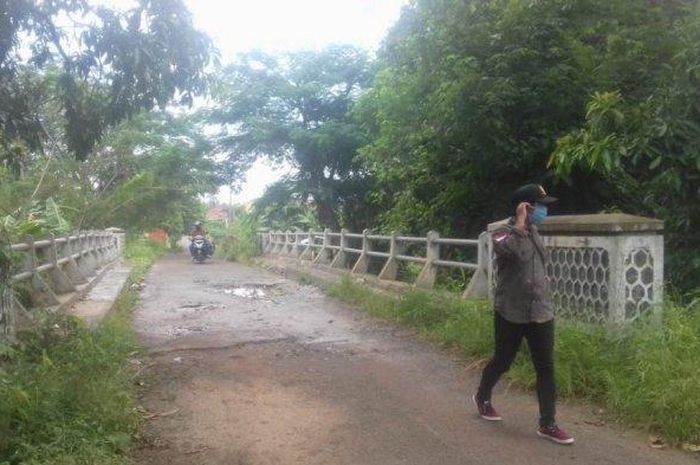 Seorang PNS di BPPRD Lampung Utara menjadi korban pembegalan di jembatan Jalan Soekarno 4, Gang Elang 4, Kelurahan Kota Alam, Kotabumi Selatan, Kamis (30/4/2020). 