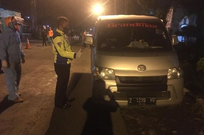 Daihatsu Gran Max yang dijadikan taksi gelap saat ditangkap karena bisa lolos bawa pemudik dari Jakarta hingga Tasikmalaya