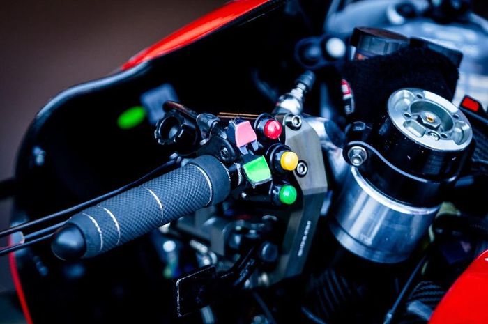Tombol yang ada di setang Ducati GP20 alias motor MotoGP Ducati 2020