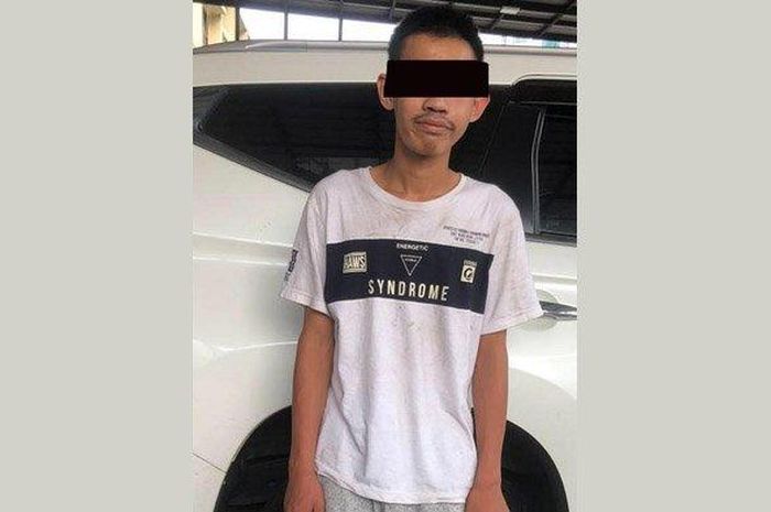 Irham (24), tersangka pembunuhan sopir taksi online di kawasan Pulogadung.  