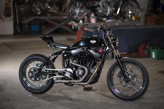 Harley-Davidson Sportster bergaya street tracker