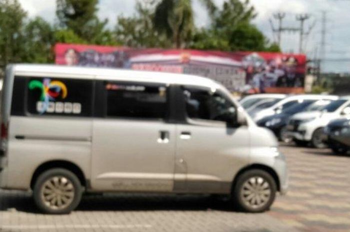 Daihatsu Gran Max yang kedapatan membawa penumpang dari zona merah