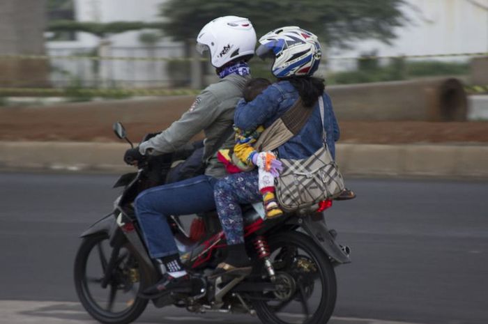 Ilustrasi kasus motor dinaiki tiga orang. 