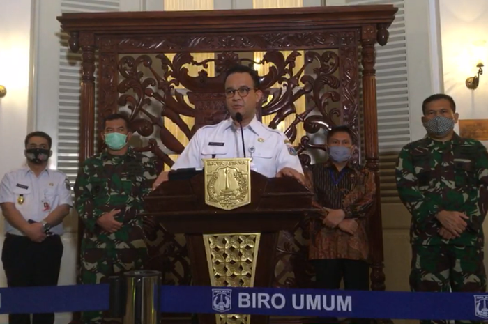 Gubernur DKI Jakarta Anies Baswedan saat konferensi pers di Balai Kota, Jalan Medan Merdeka Selatan, Jumat (1/5/2020).