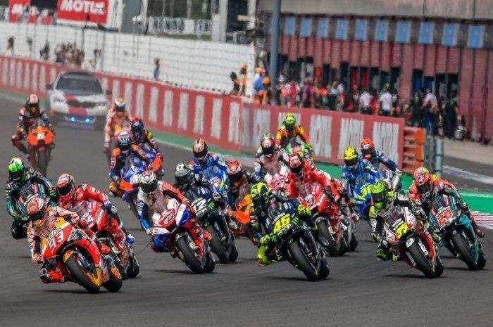 Valentino Rossi dan pembalap lainnya saat gelaran MotoGP Austria 2019.