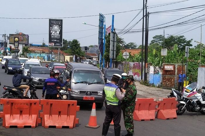 Ilustrasi penyekatan jalan perbatasan Jawa Tengah