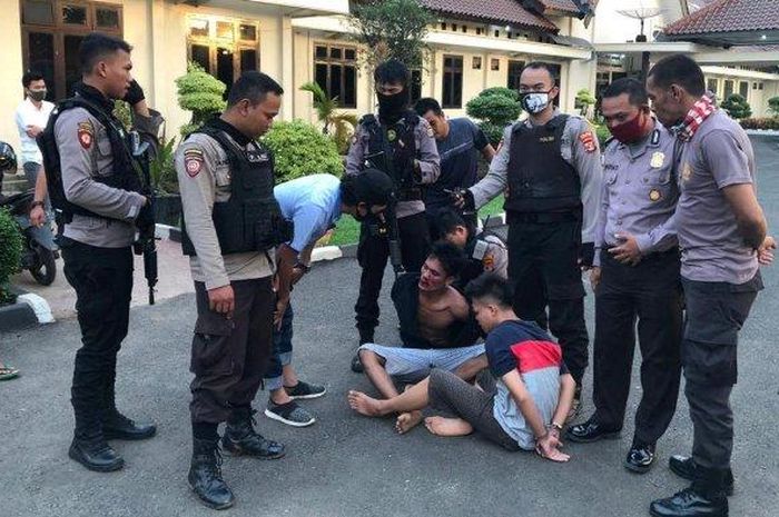 Dua pelaku curanmor diamankan petugas Satsabhara Polres Lampung Utara. 