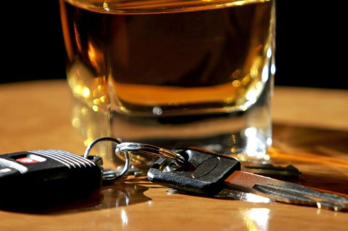 Ilustrasi mengemudi di bawah pengaruh alkohol