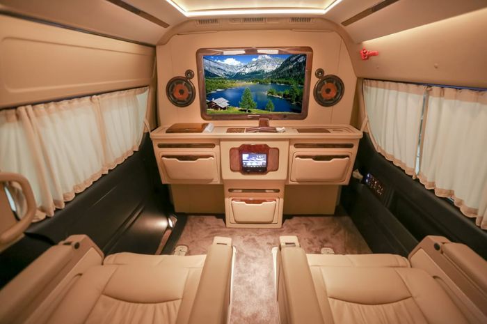 Sekat partisi mobil untuk menghalau virus buatan BAV Luxury Auto Design