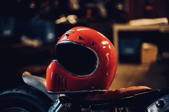Bukannya dipakai, helm retro dari elders company malah dijadikan pajangan, kenapa ya?