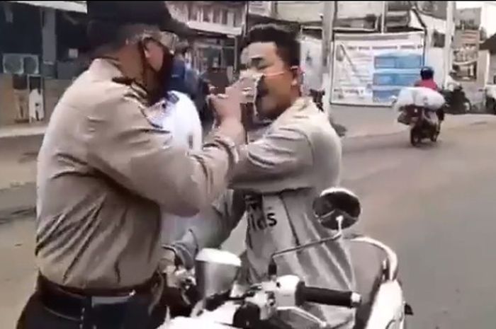 Ilustrasi biker enggak terima disuruh pakai masker dan menantang adu jotos dengan petugas