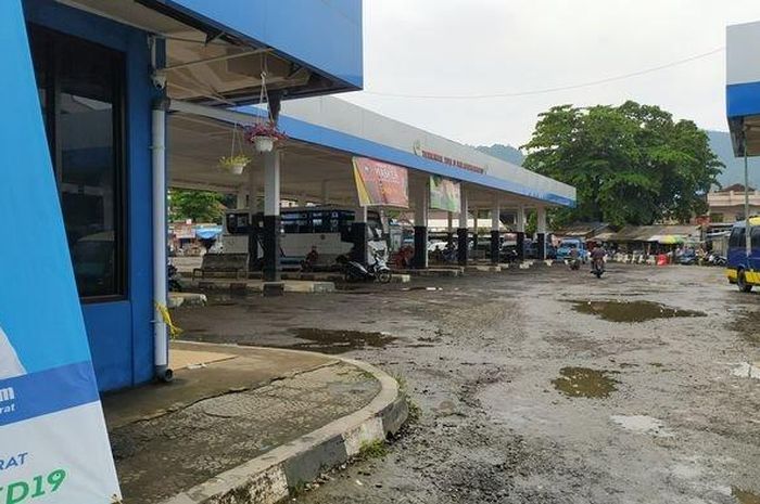 Kondisi Terminal Type B Palabuhanratu, Kabupaten Sukabumi terlihat sepi, Sabtu (9/5/2020).