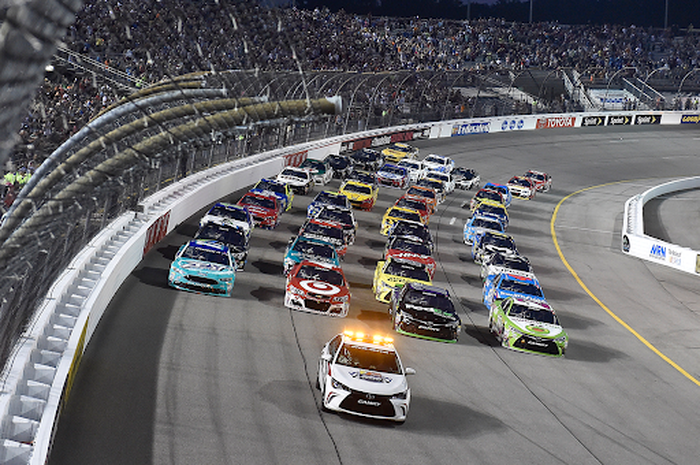 Toyota Camry menjadi pace car pada ajang balap Nascar