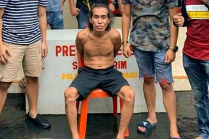 Indra (45), begal di Lubuklinggau diamankan Sat Reskrim Polres Lubuklinggau dari rumahnya tanpa perlawanan, Sabtu (9/5/2020) kemarin. 