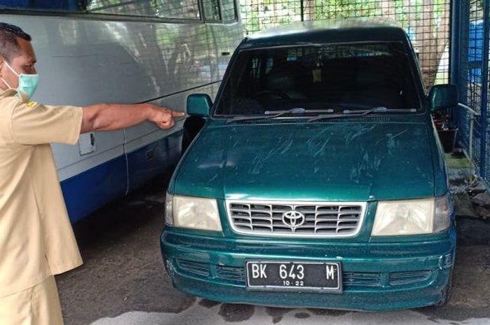 Toyota Kijang kapsul dinas yang sempat dipakai mantan pejabat pemkab Deli Serdang meski sudah 8 tahun pensiun berhasil dieksekusi