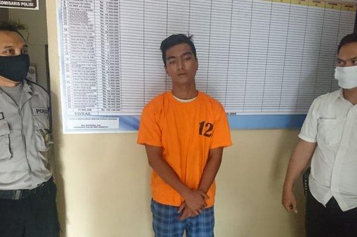 Pelaku MS (18) warga Jalan Desa Mandingin , Kalimantan Selatan (Kalsel) diringkus jajaran Reskrim Polsek Sungai Kunjang, setelah bawa kabur motor pemilik warung, Selasa (12/5/2020). 