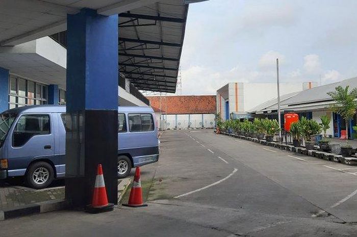 Kondisi Terminal Tipe A Bangga Bangun Desa Cilacap yang sepi tidak bus beroperasi, Senin, (11/5/2020).