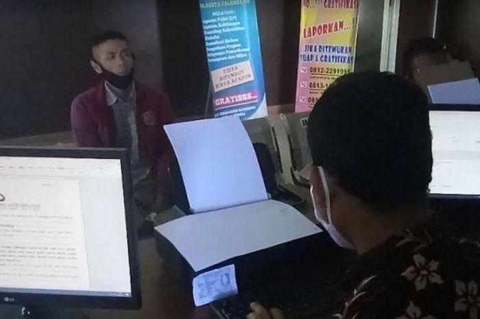 Robi mendatangi SPKT Polrestabes Palembang untuk membuat laporan pencurian motor yang dialaminya, Selasa (12/5/2020)