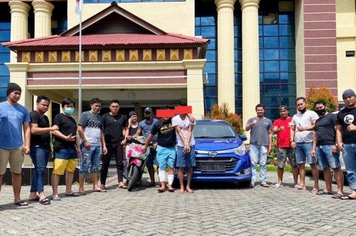 Tim Gabungan dari Polda Sulut dan Polresta Manado bekuk tersangka penggelapan mobil dan motor 