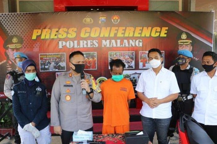 Kapolres Malang, AKBP Hendri Umar saat menggelar rilis di Polres Malang, Rabu (13/5/2020).  