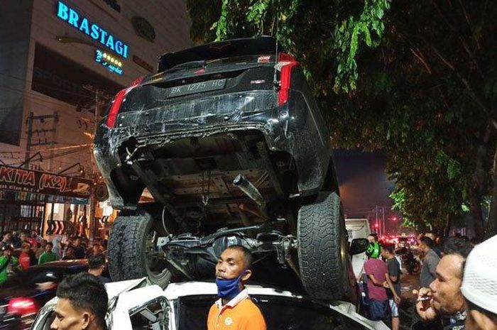 Sebuah kecelakaan beruntun terjadai di Ringroad Medan melibatkan lima kendaraan pada Kamis (14/5/2020)