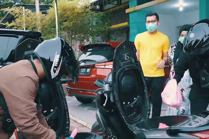 Youtuber Hobby Makan berikan 125 paket makanan untuk dibagikan oleh komunitas Yamaha Family