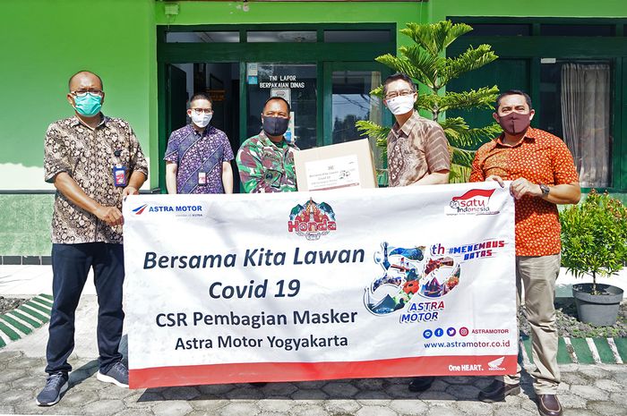 CSR pembagian masker Astra Motor Yogyakarta