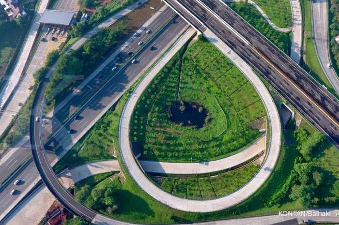 Foto udara Tol Jagorawi, jalan tol tertua di Indonesia