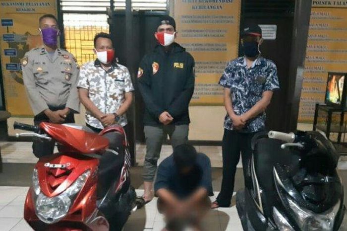 Pelaku pencurian motor berinisial RD (17) diamankan jajaran Polsek Talang Pasang. Ia mencuri dua buah sepeda motor bersama dua orang rekannya.