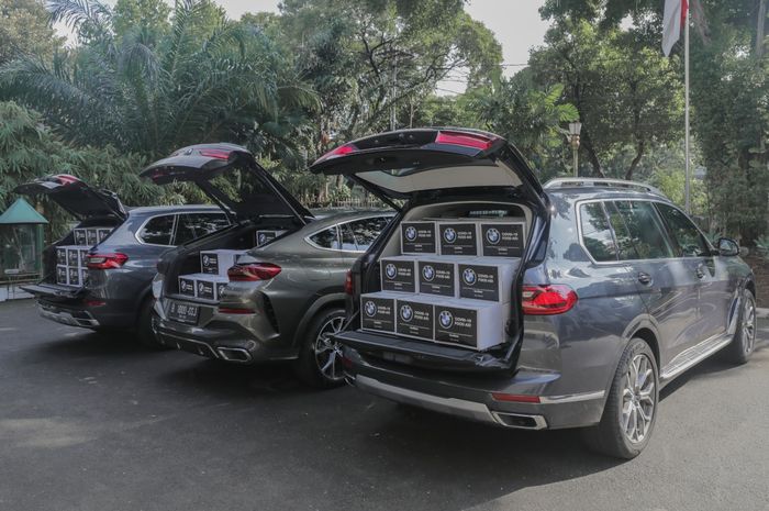 Sumbangan sembako untuk warga DKI terdampak COVID-19 dari BMW dan BMWCCI Chapter Jakarta