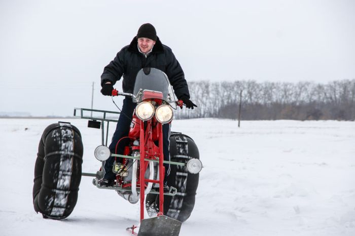 Roman Bulach bersama motor trike buatannya