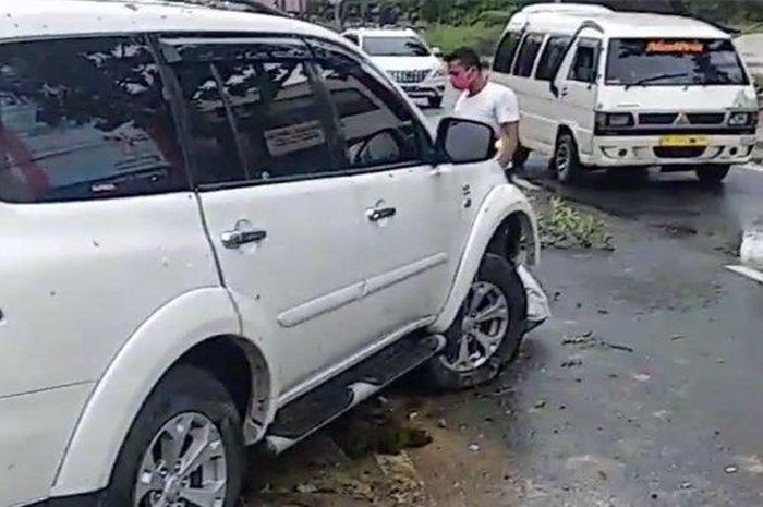 Mitsubishi Pajero Sport melintir hingga bodi rompal di jalan Arifin Achmad kota Pekanbaru