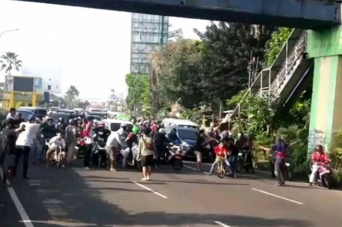 Video balap liar yang dilakukan para pemuda di jalan raya Kawasan Serpong Utara, Tangerang Selatan, Rabu (20/5/2020) pagi, viral di media sosial.