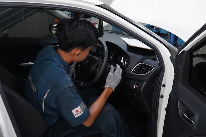 Ilustrasi servis mobil Suzuki