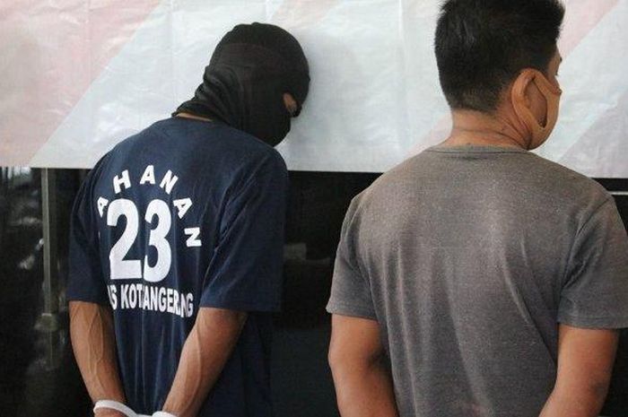BU alias Ice dibekuk polisi lantaran diduga memeras seorang sopir taksi online pada Minggu (17/5/2020) di Lavon 2, Perum Suvarna Sutra, Kampung Kendal Jambu, Desa Sindang Jaya, Kecamatan Sindang Jaya, Kabupaten Tangerang. 