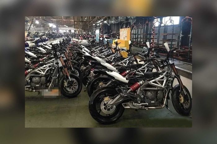 Spy shot Benelli SRK600 di gudang