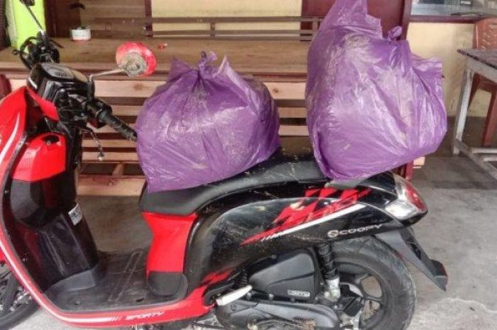 Sepeda motor dan BB ganja diamankan di Polres Nagan Raya, Selasa (19/5/2020).