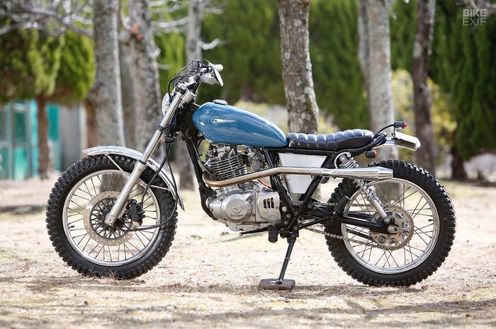 Suzuki ST250 scrambler