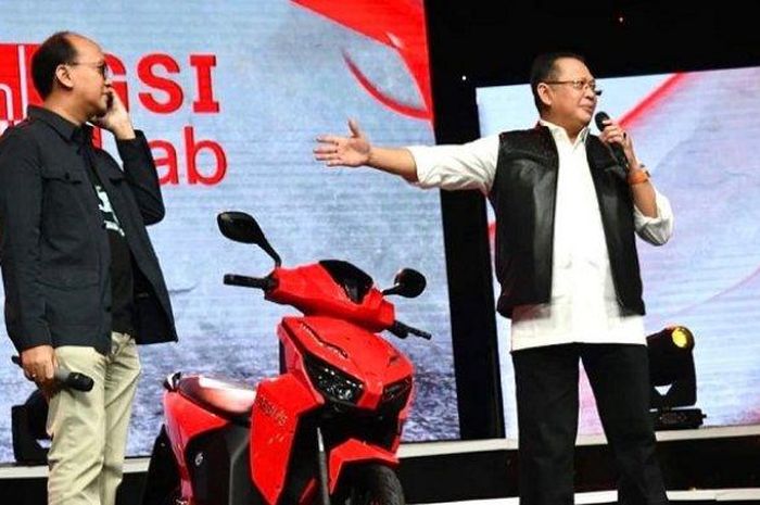 Motor listrik Gesits bertanda tangan Presiden Jokowi yang laku dilelang seharga Rp 2,55 Miliar